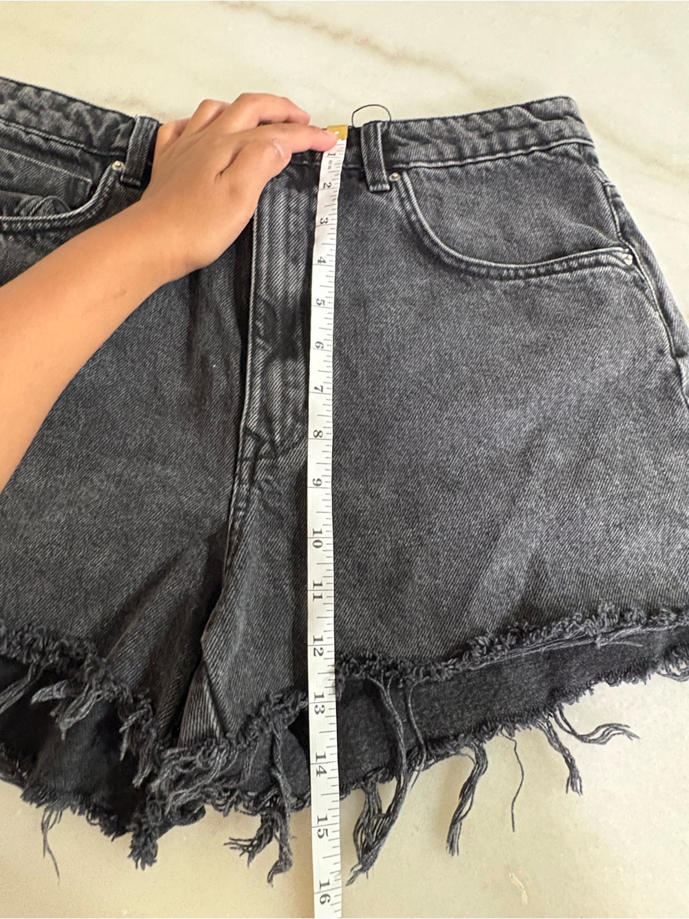 ZARA High-Waisted Black Denim Frayed Hem Shorts - Picture 2 of 7